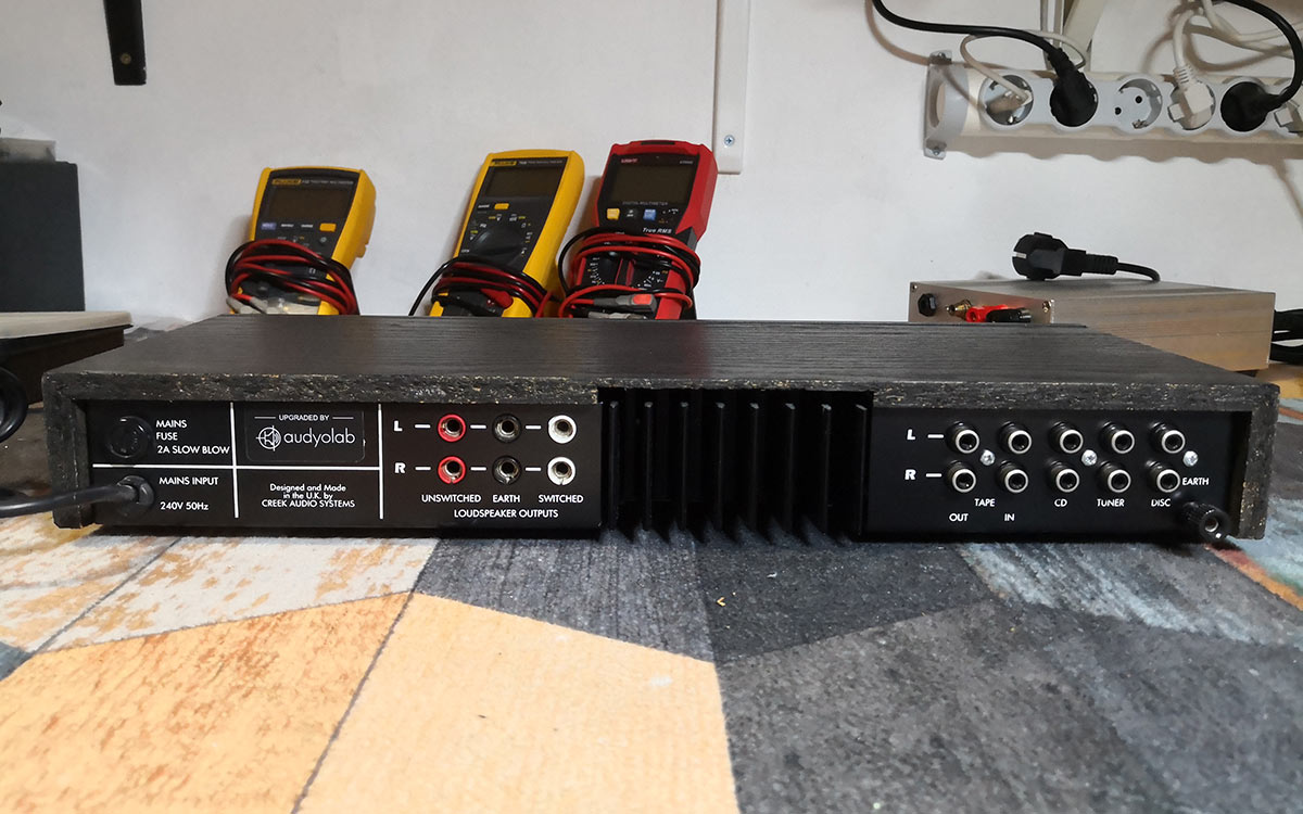 Il pannello posteriore del Creek CAS4040