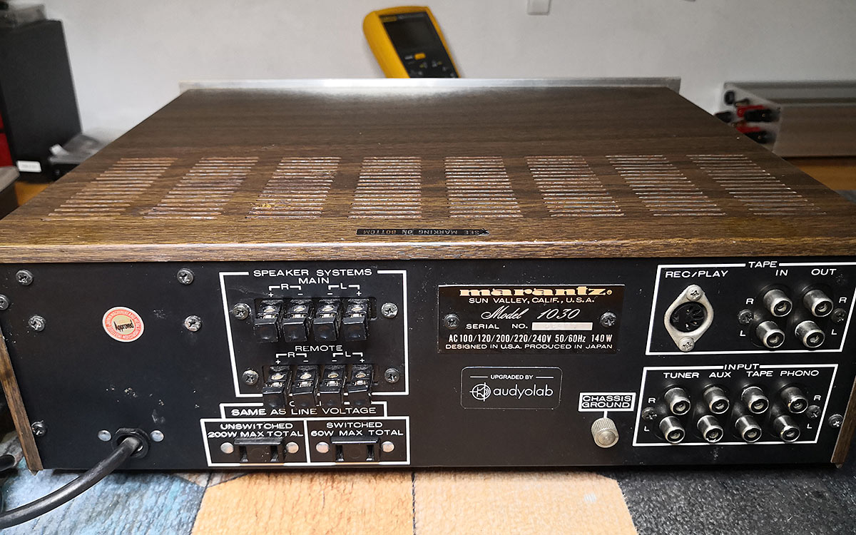 Le connessioni nel pannello posteriore del Marantz 1030