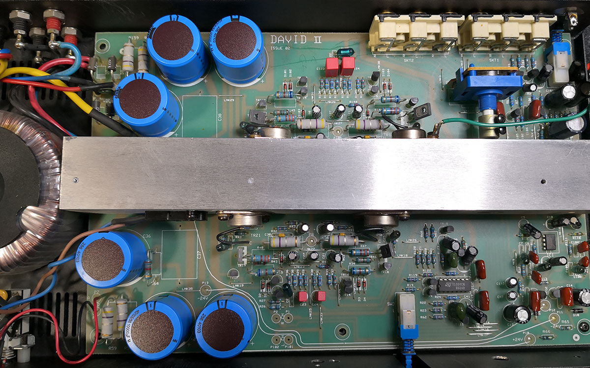 L'interno del Musical Fidelity A1 David II dopo le modifiche